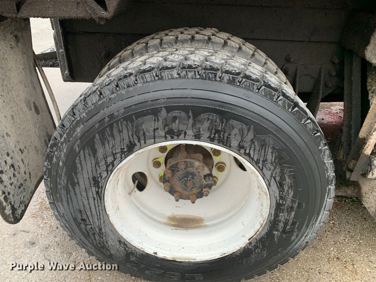 image for item MM9698 2003 International 740  pothole patcher truck