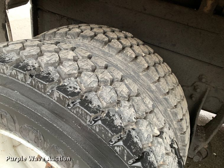 image for item MM9698 2003 International 740  pothole patcher truck