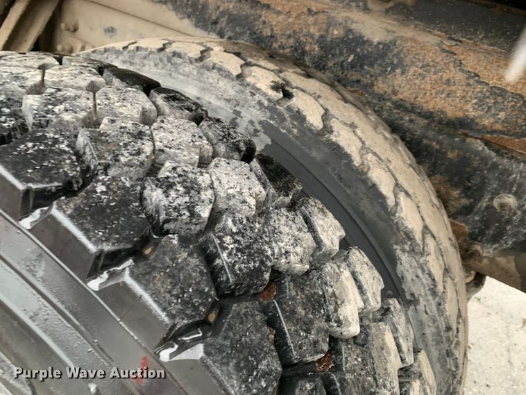 image for item MM9698 2003 International 740  pothole patcher truck