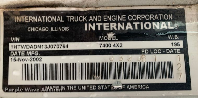 image for item MM9698 2003 International 740  pothole patcher truck