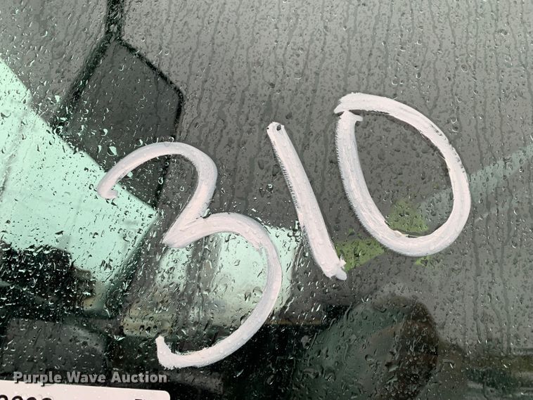 image for item MM9698 2003 International 740  pothole patcher truck