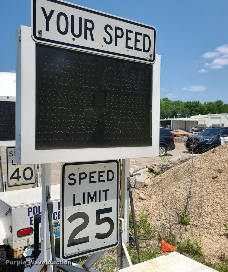 image for item MO9841 Radar speed sign trailer