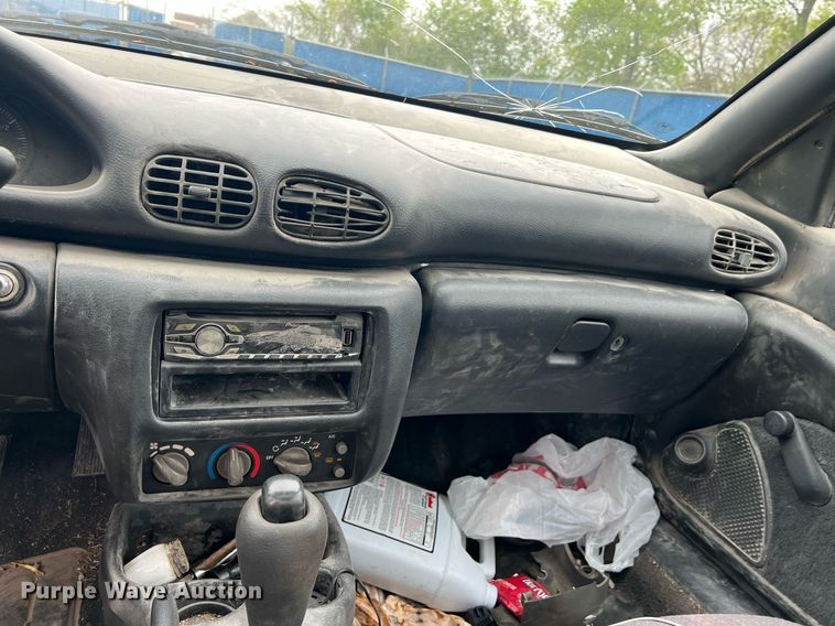 image for item MY9791 2000 Pontiac Sunfire