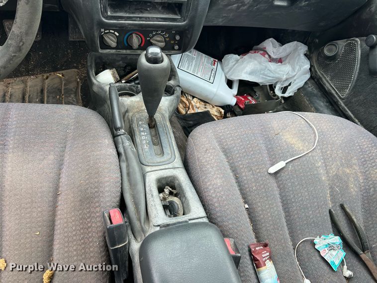 image for item MY9791 2000 Pontiac Sunfire