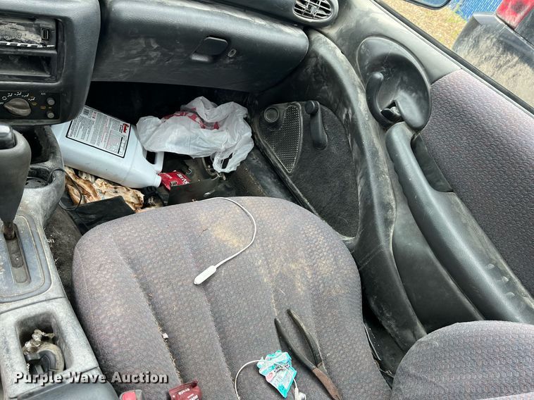 image for item MY9791 2000 Pontiac Sunfire