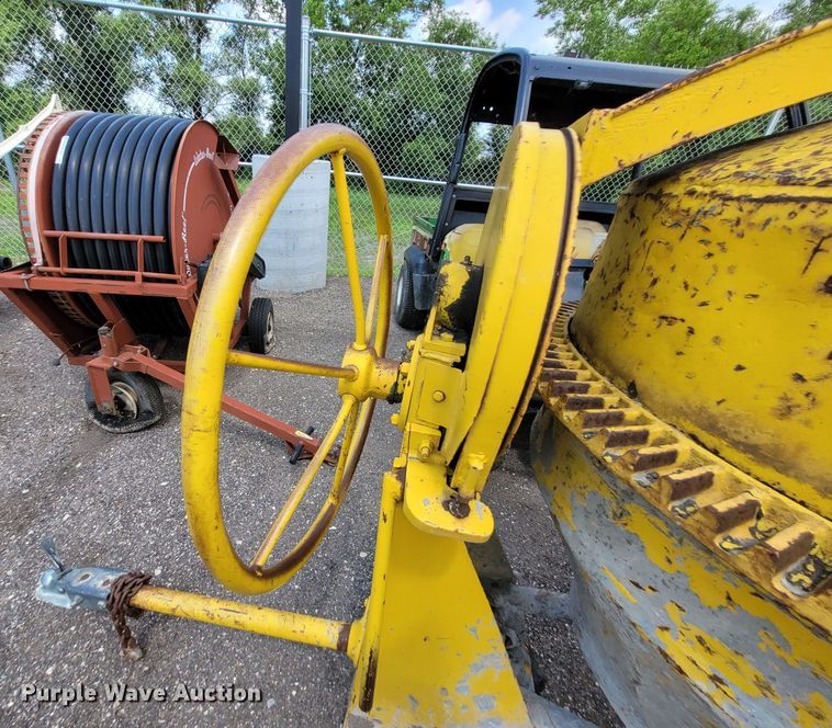 image for item NX9421 Gilson  cement mixer