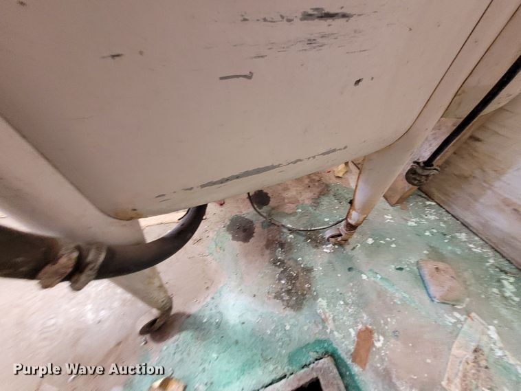 image for item NX9426 Maytag E2L washer