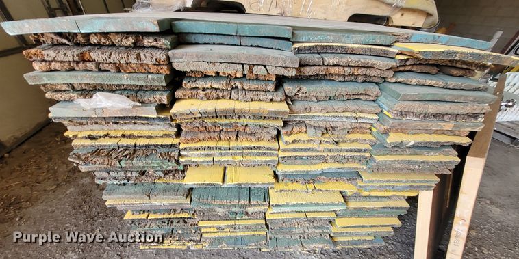 image for item NX9430 Approximately 160 fence pickets