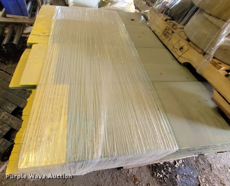 image for item NX9430 Approximately 160 fence pickets