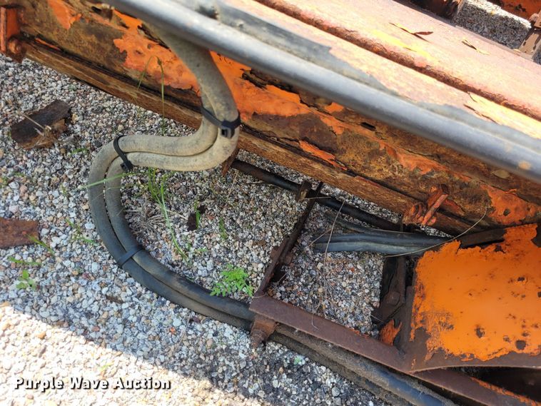 image for item NX9450 (2) Henderson salt spreaders