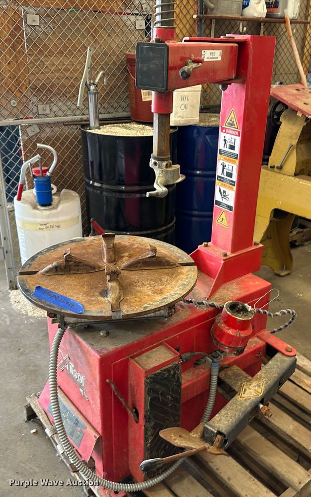 Coats XL Tool tire changer in Larned, KS Item NY9123 for sale Purple Wave