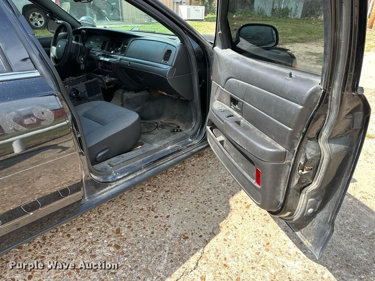 image for item OG9054 2010  Ford Crown Victoria Police Interceptor