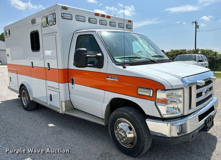 image for item OG9063 2011 Ford E350 Super Duty  ambulance
