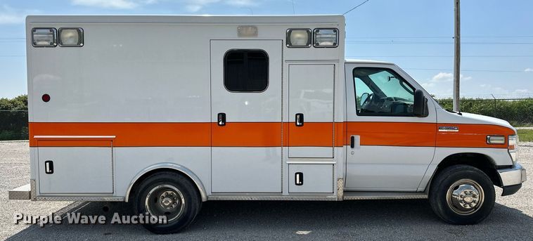 image for item OG9063 2011 Ford E350 Super Duty  ambulance