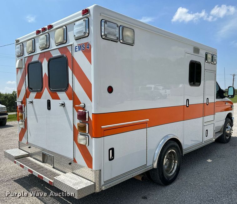 image for item OG9063 2011 Ford E350 Super Duty  ambulance