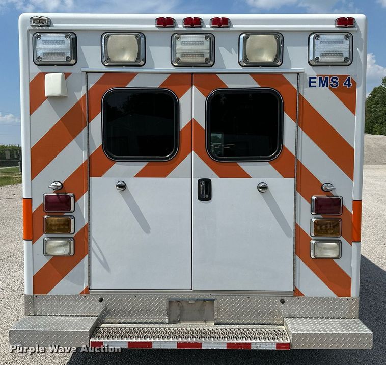 image for item OG9063 2011 Ford E350 Super Duty  ambulance