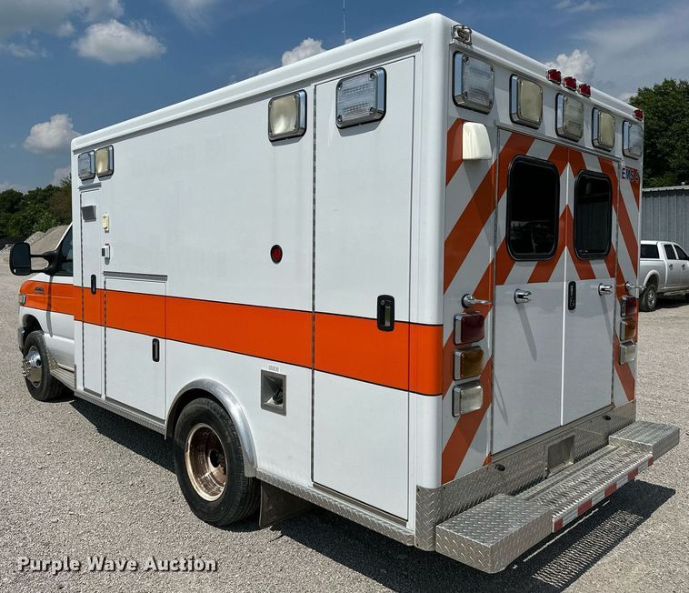 image for item OG9063 2011 Ford E350 Super Duty  ambulance