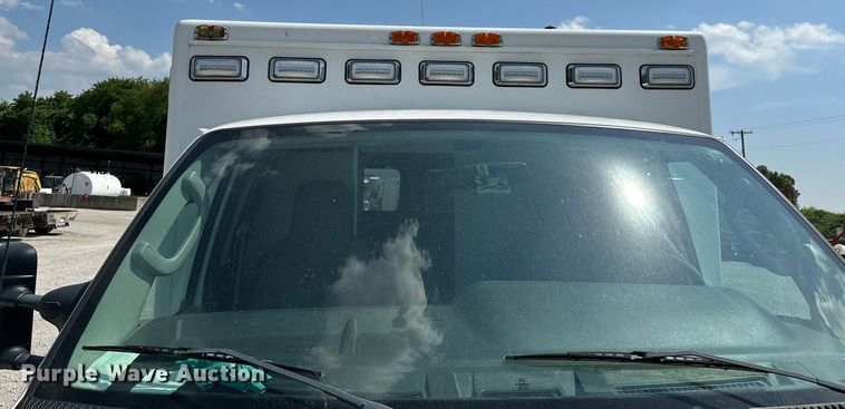 image for item OG9063 2011 Ford E350 Super Duty  ambulance