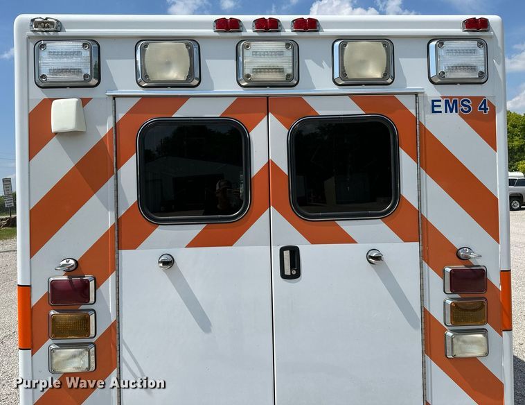 image for item OG9063 2011 Ford E350 Super Duty  ambulance