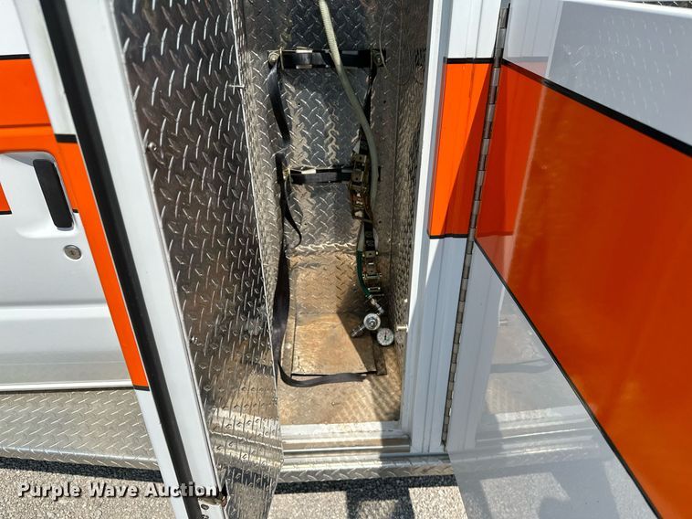 image for item OG9063 2011 Ford E350 Super Duty  ambulance