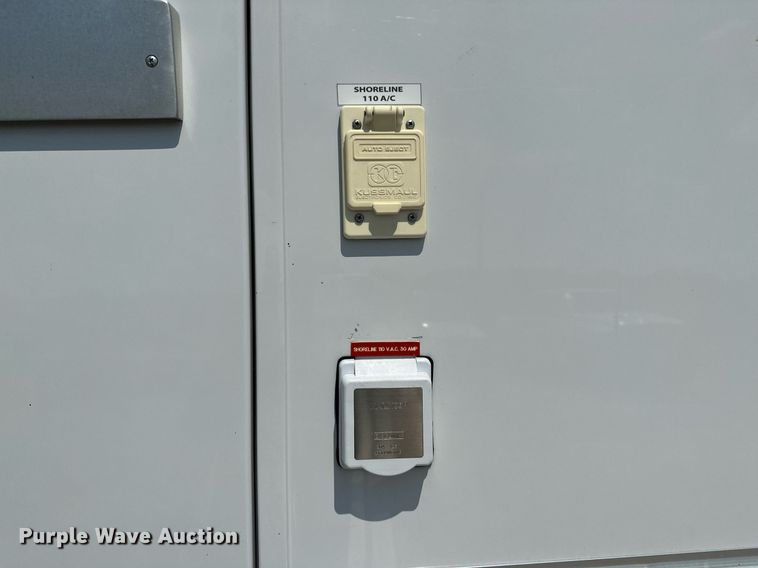 image for item OG9063 2011 Ford E350 Super Duty  ambulance