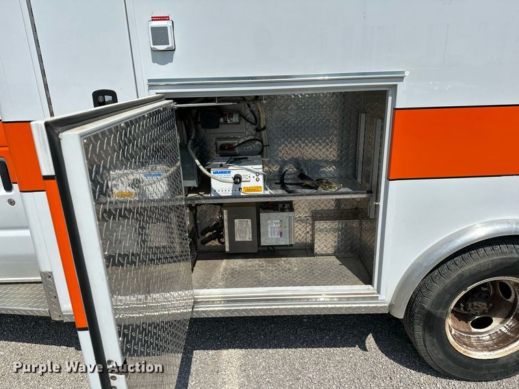 image for item OG9063 2011 Ford E350 Super Duty  ambulance