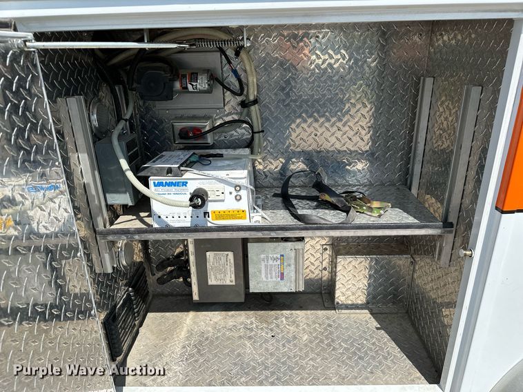 image for item OG9063 2011 Ford E350 Super Duty  ambulance