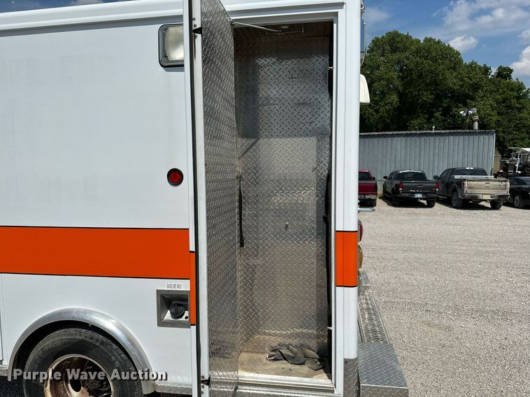 image for item OG9063 2011 Ford E350 Super Duty  ambulance