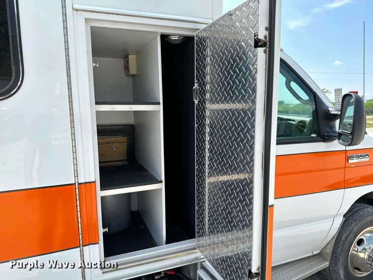 image for item OG9063 2011 Ford E350 Super Duty  ambulance