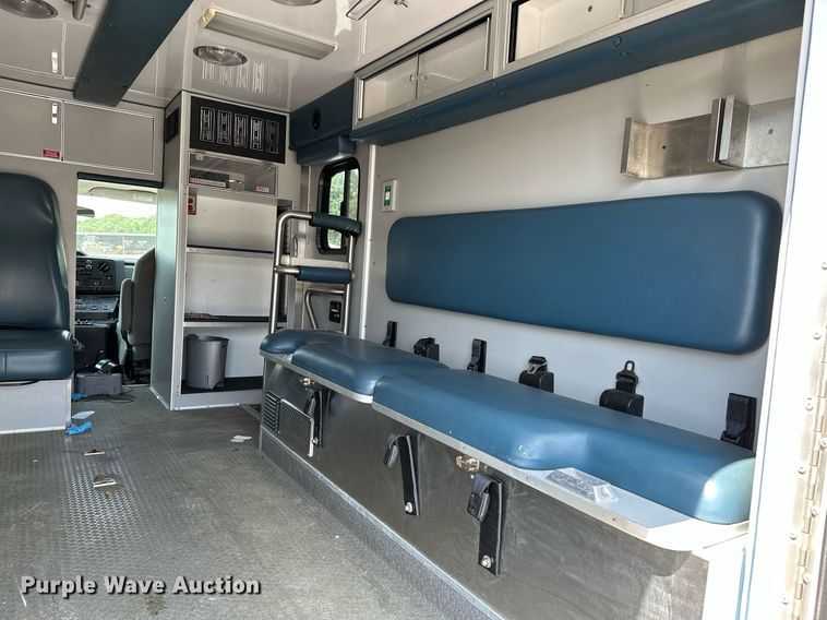 image for item OG9063 2011 Ford E350 Super Duty  ambulance