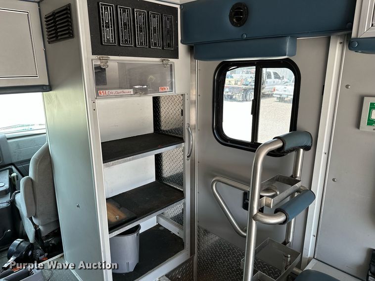 image for item OG9063 2011 Ford E350 Super Duty  ambulance