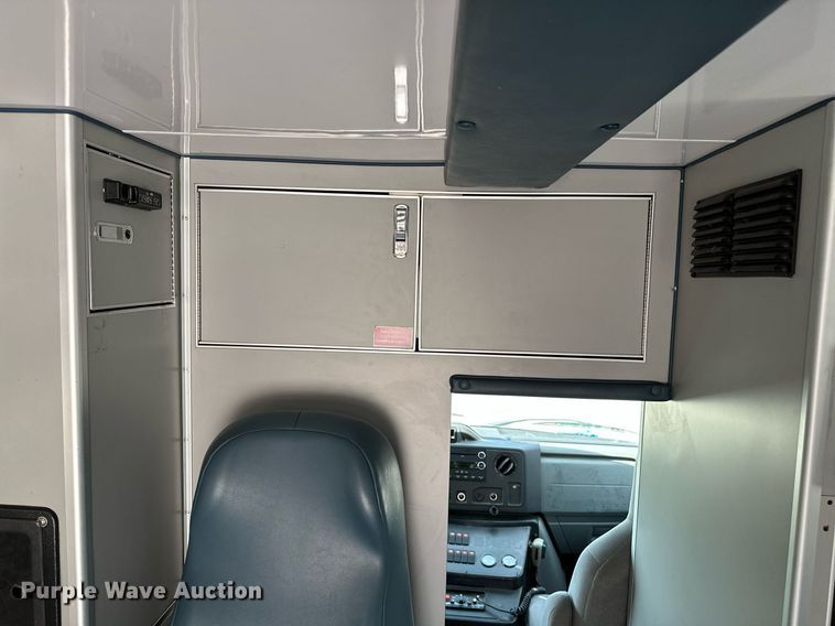 image for item OG9063 2011 Ford E350 Super Duty  ambulance