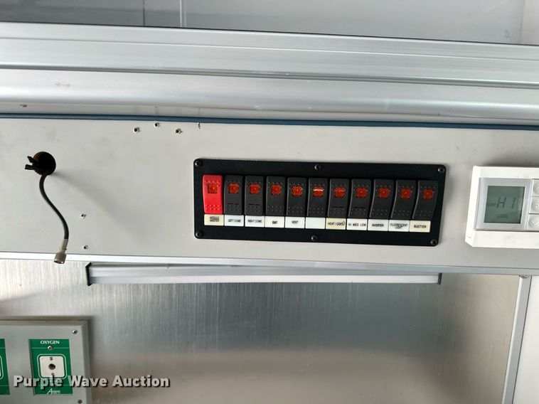 image for item OG9063 2011 Ford E350 Super Duty  ambulance