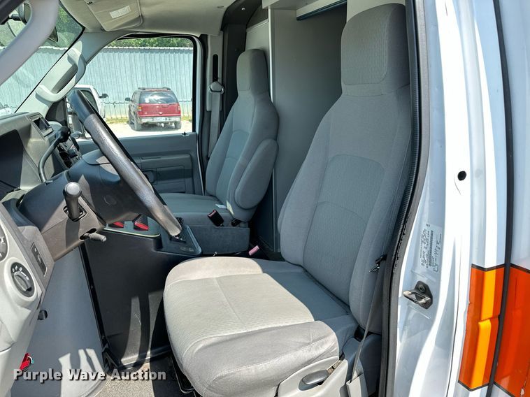 image for item OG9063 2011 Ford E350 Super Duty  ambulance