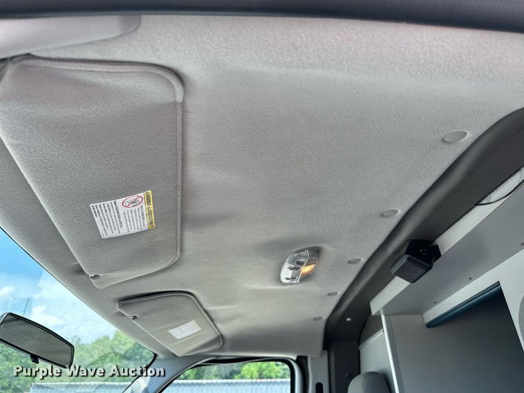 image for item OG9063 2011 Ford E350 Super Duty  ambulance