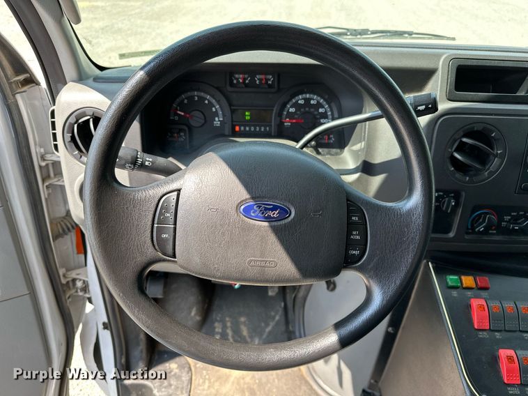 image for item OG9063 2011 Ford E350 Super Duty  ambulance