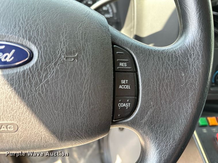 image for item OG9063 2011 Ford E350 Super Duty  ambulance