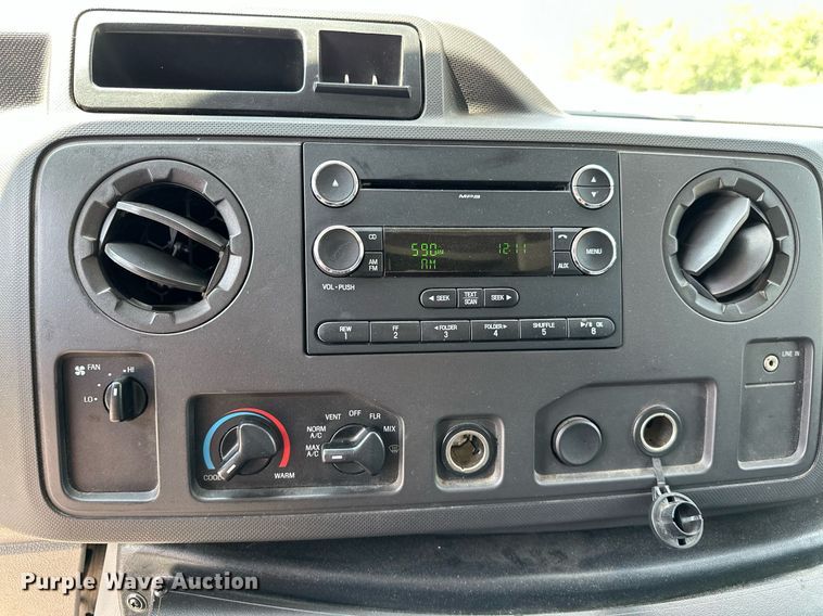 image for item OG9063 2011 Ford E350 Super Duty  ambulance