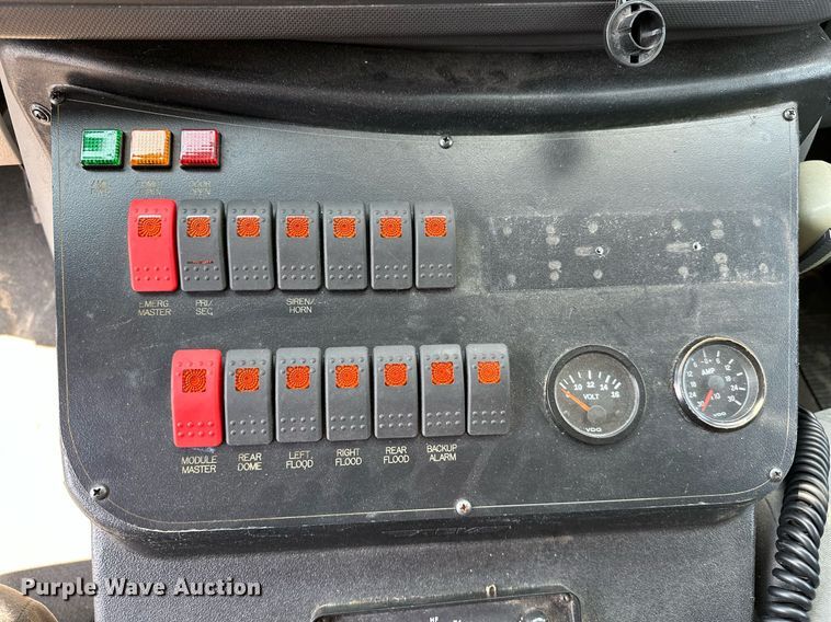 image for item OG9063 2011 Ford E350 Super Duty  ambulance