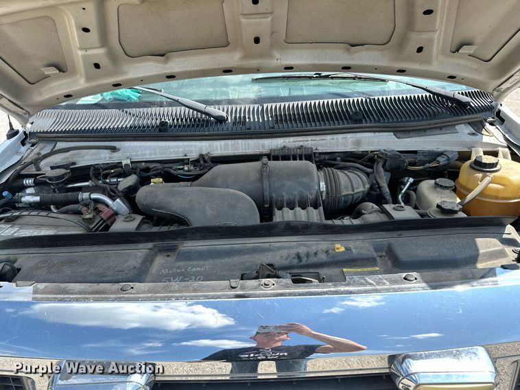 image for item OG9063 2011 Ford E350 Super Duty  ambulance