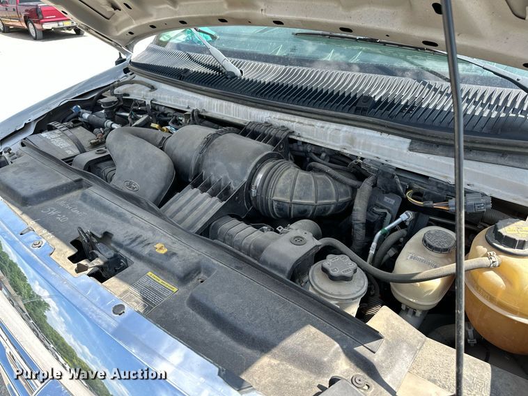 image for item OG9063 2011 Ford E350 Super Duty  ambulance