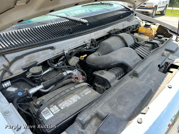 image for item OG9063 2011 Ford E350 Super Duty  ambulance