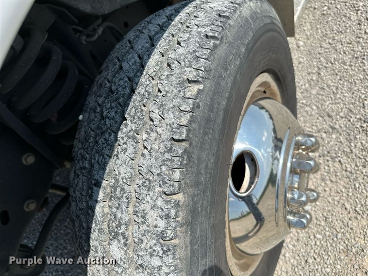 image for item OG9063 2011 Ford E350 Super Duty  ambulance