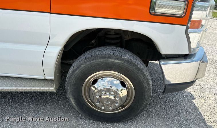 image for item OG9063 2011 Ford E350 Super Duty  ambulance