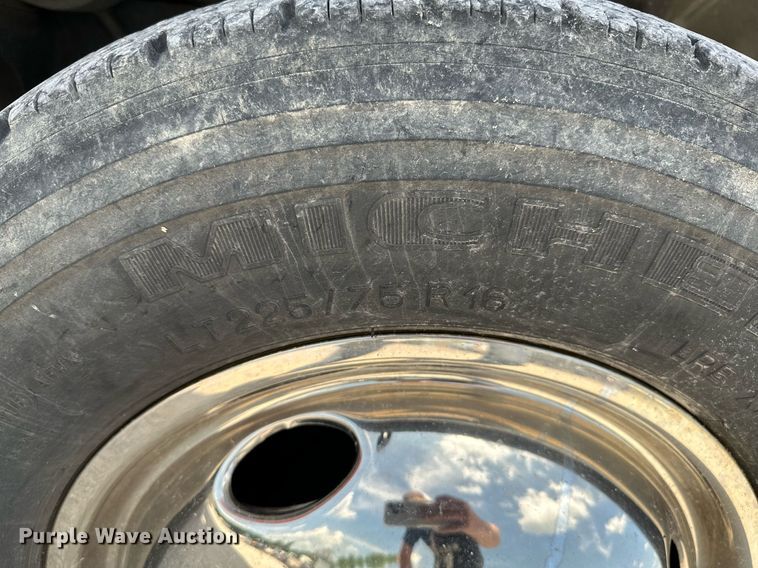 image for item OG9063 2011 Ford E350 Super Duty  ambulance