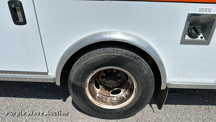 image for item OG9063 2011 Ford E350 Super Duty  ambulance