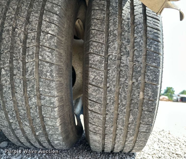 image for item OG9063 2011 Ford E350 Super Duty  ambulance