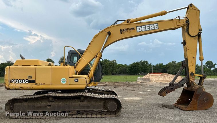 image for item OG9124 2006 John Deere 200C LC  excavator
