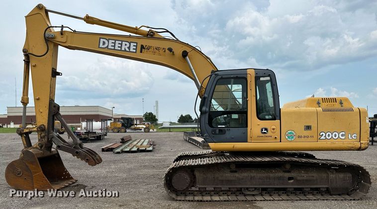 image for item OG9124 2006 John Deere 200C LC  excavator