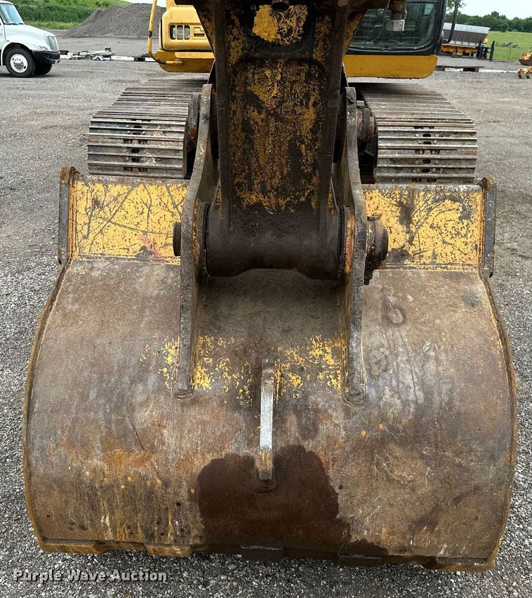 image for item OG9124 2006 John Deere 200C LC  excavator